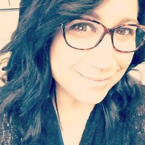 Meet your Posher, Nola